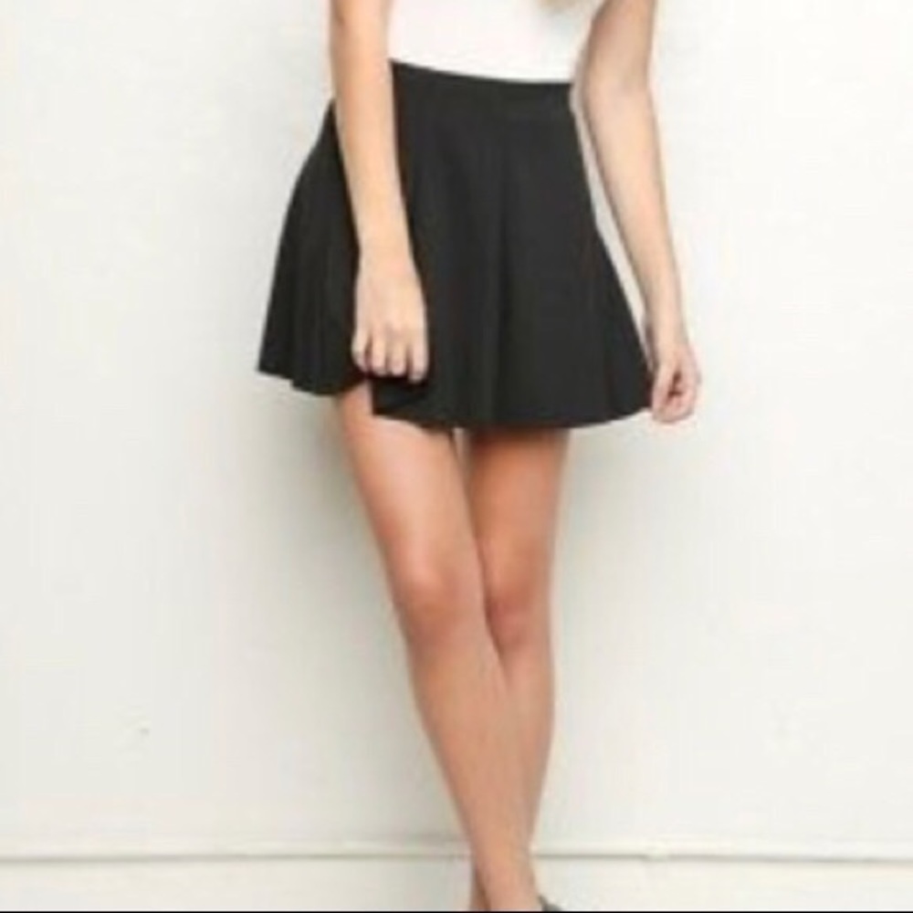 ✨2/$30✨ Brandy Melville Jacey black circle skirt
